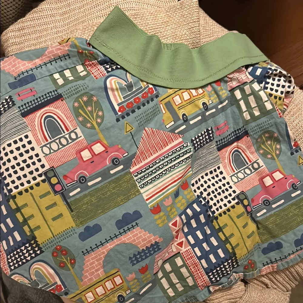 SoooooCUTE!!! Euro feel/Mini Bowden look lil girls skirt. CHECK IT OUT!
